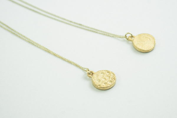 Collar A{mar} baño en oro